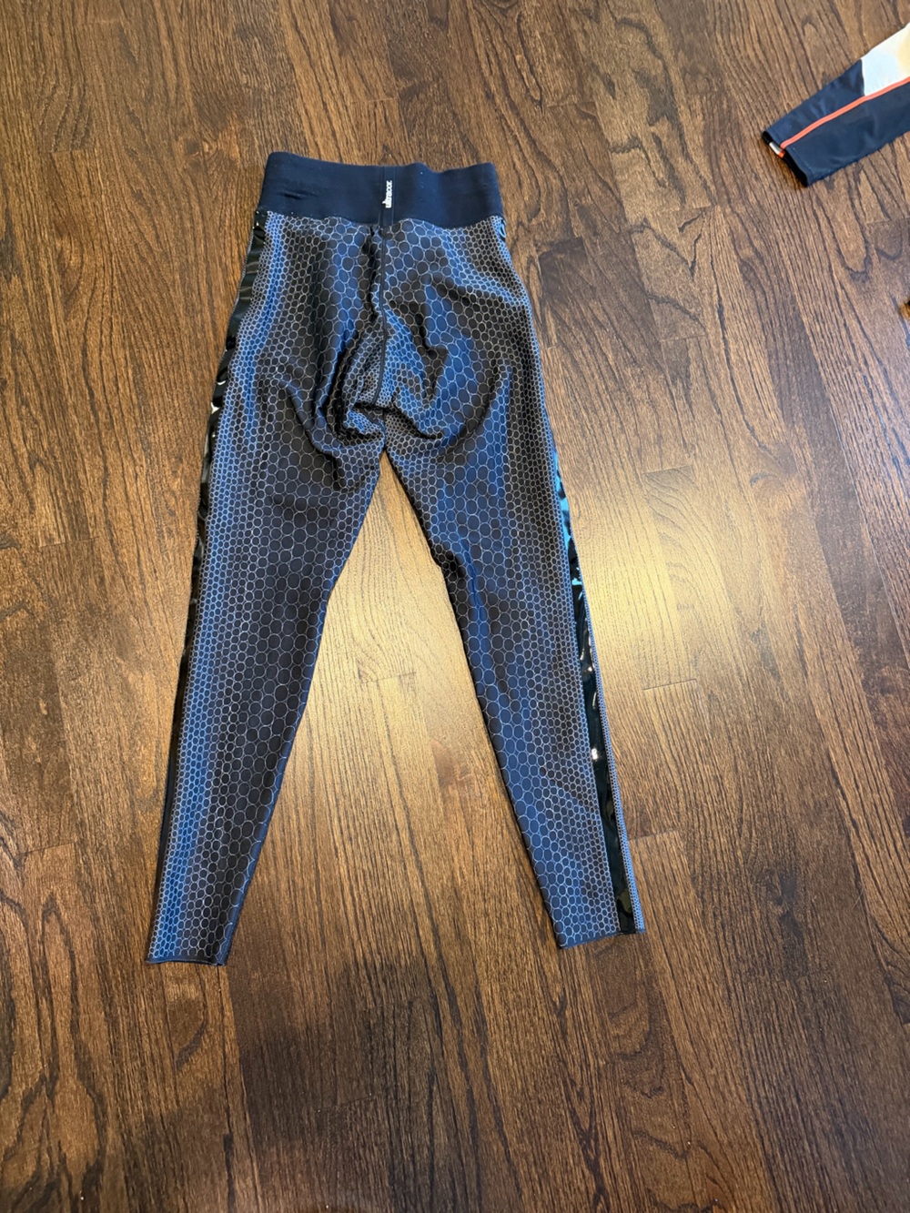 ultracor Black Hex-Pattern Leggings - Picture 2 of 2